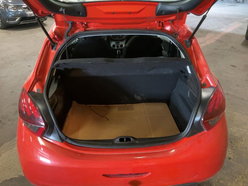 Peugeot 208 1.2 PureTech Like 2017 – снимка 15