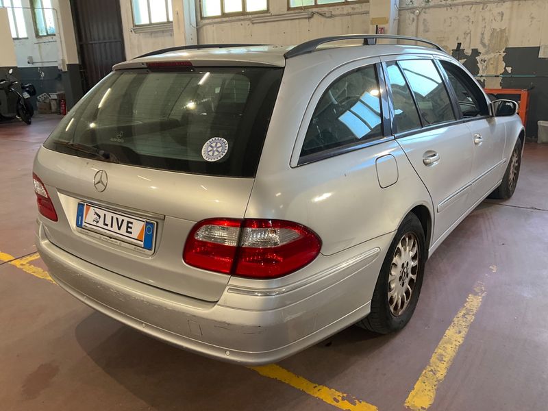 Mercedes-Benz E-Klasse E 220 CDI T Elegance 2005 – снимка 2