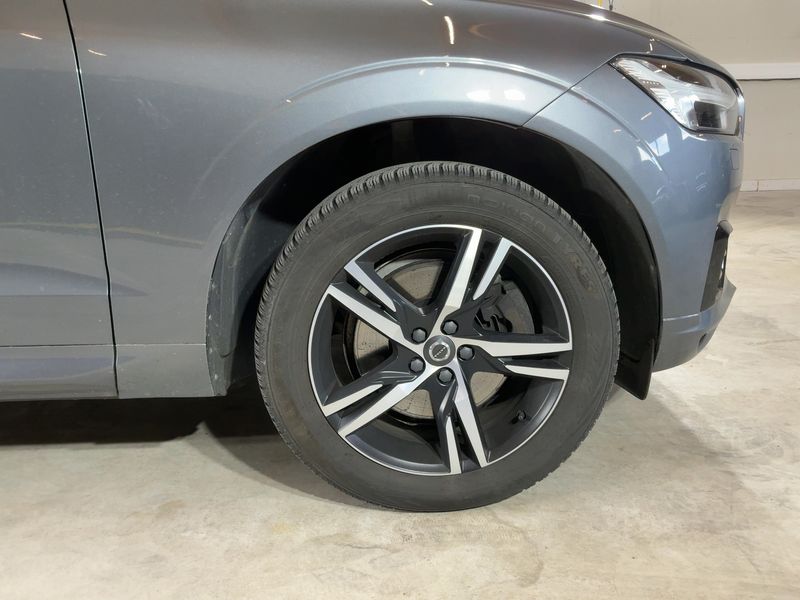 Volvo XC60 2.0 T8 Plug-in Hybrid R-Design AWD 2018 – снимка 11