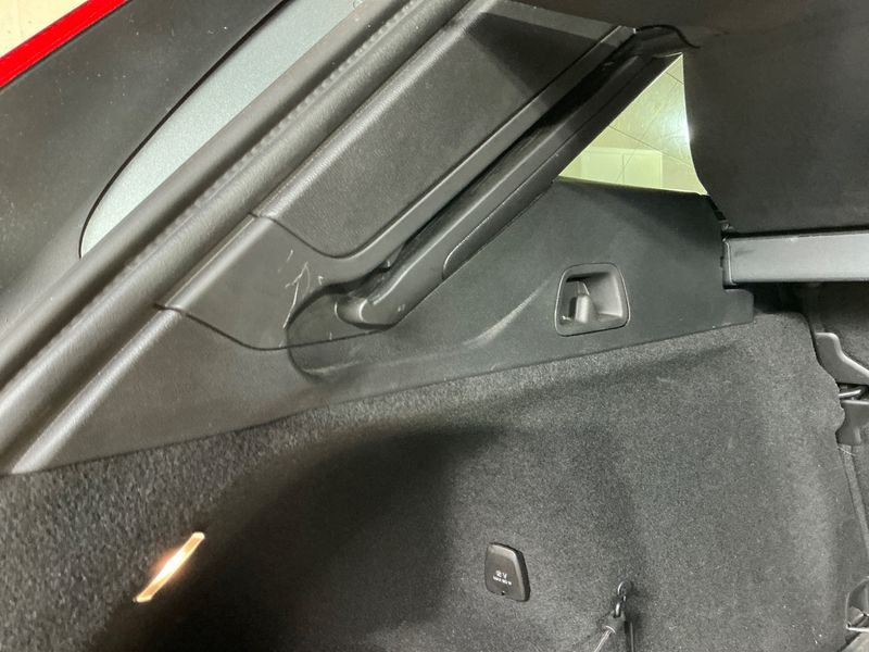 Volvo XC60 2.0 T8 Plug-in Hybrid R-Design AWD 2018 – снимка 23