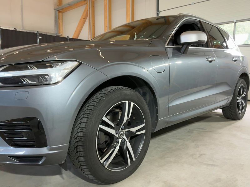 Volvo XC60 2.0 T8 Plug-in Hybrid R-Design AWD 2018 – снимка 2