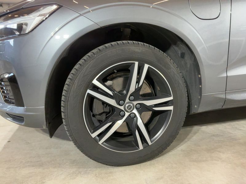Volvo XC60 2.0 T8 Plug-in Hybrid R-Design AWD 2018 – снимка 3