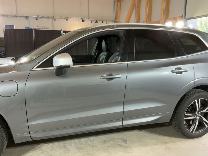 Volvo XC60 2.0 T8 Plug-in Hybrid R-Design AWD 2018 – снимка 4