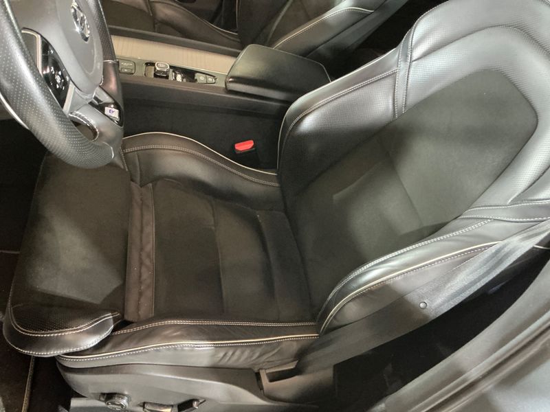 Volvo XC60 2.0 T8 Plug-in Hybrid R-Design AWD 2018 – снимка 27
