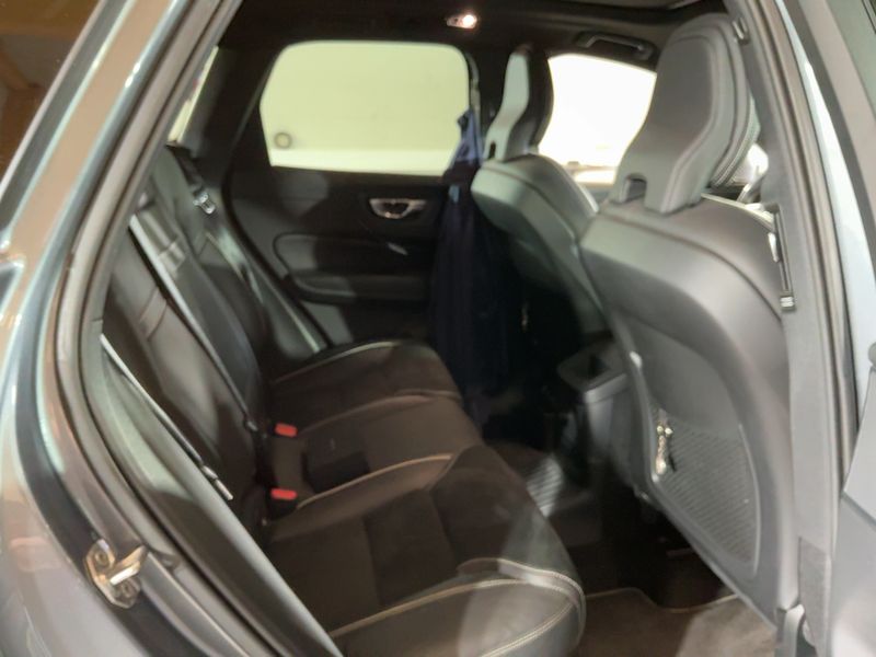 Volvo XC60 2.0 T8 Plug-in Hybrid R-Design AWD 2018 – снимка 20