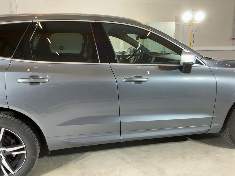 Volvo XC60 2.0 T8 Plug-in Hybrid R-Design AWD 2018 – снимка 10