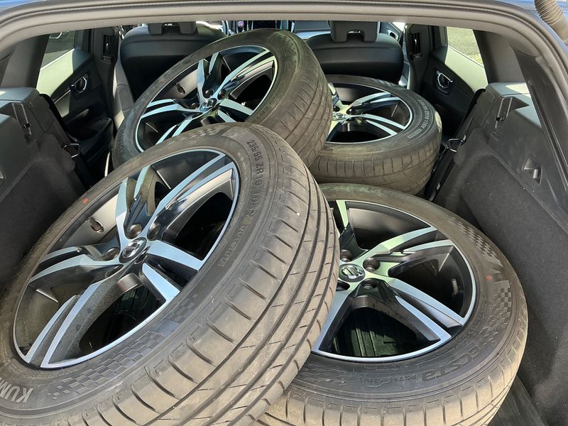 Volvo XC60 2.0 T8 Plug-in Hybrid R-Design AWD 2018 – снимка 15
