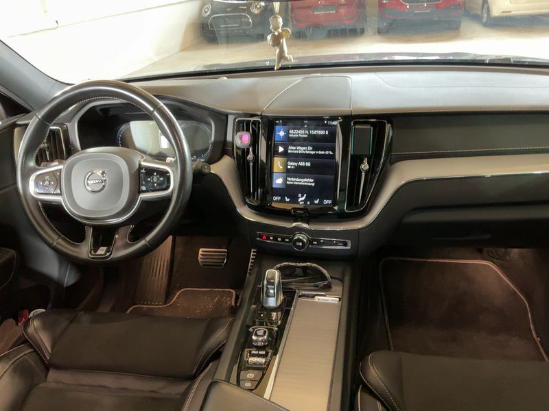 Volvo XC60 2.0 T8 Plug-in Hybrid R-Design AWD 2018 – снимка 18