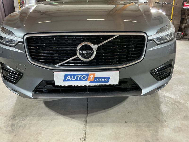 Volvo XC60 2.0 T8 Plug-in Hybrid R-Design AWD 2018 – снимка 30