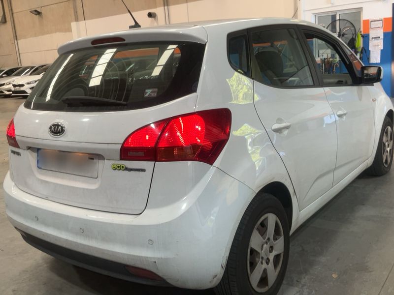 Kia Venga 1.4 CRDi Drive 2011 – снимка 8