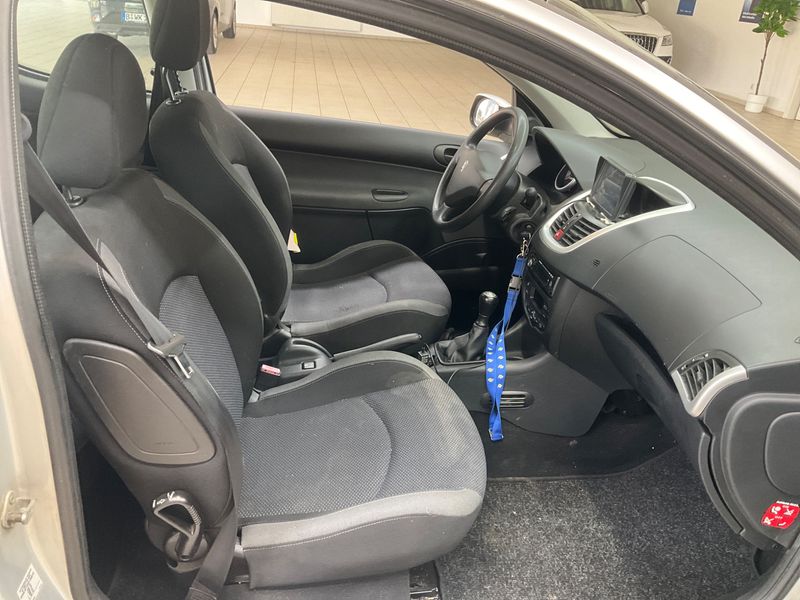 Peugeot 206+ 1.4 Basis 2011 – снимка 3