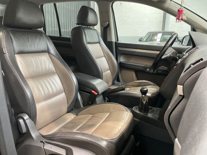 Volkswagen Touran 1.9 TDI Highline 2008 – снимка 3