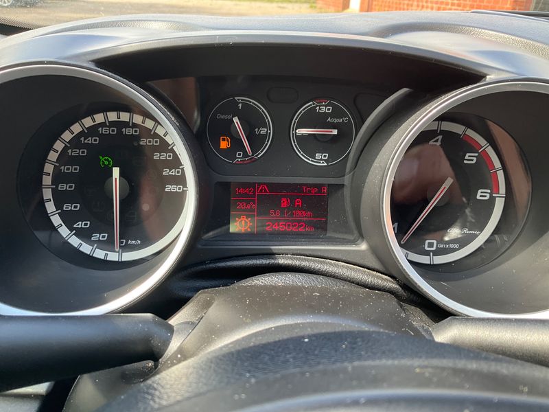 Alfa Romeo Giulietta 2.0 JTDM Turismo 2011 – снимка 4