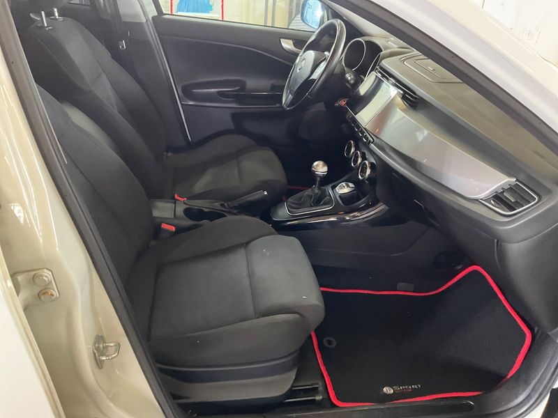Alfa Romeo Giulietta 2.0 JTDM Turismo 2011 – снимка 3