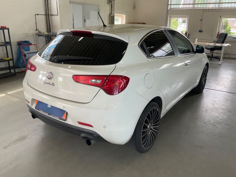 Alfa Romeo Giulietta 2.0 JTDM Turismo 2011 – снимка 2