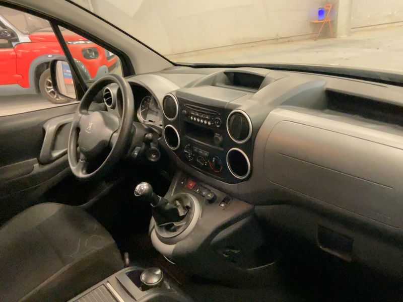 Peugeot Partner 1.2 PureTech Active 2017 – снимка 17