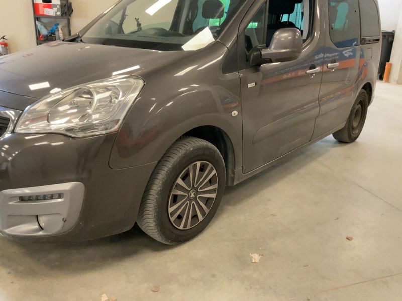 Peugeot Partner 1.2 PureTech Active 2017 – снимка 2