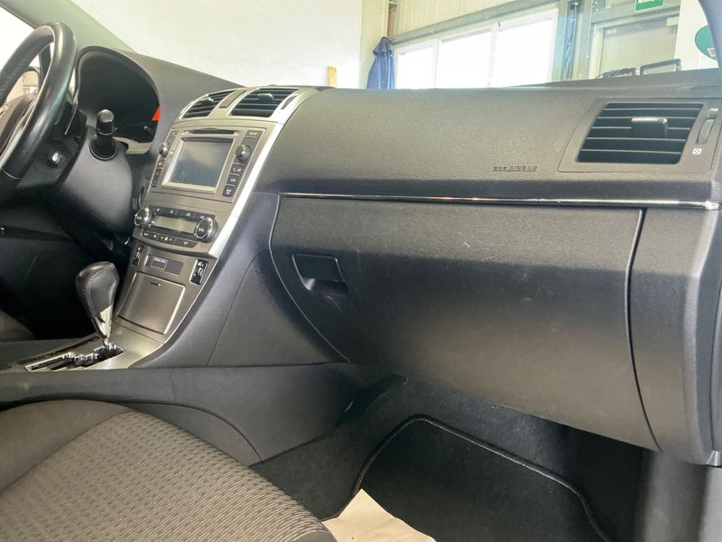 Toyota Avensis 2.2 D-4D Edition 2014 – снимка 24