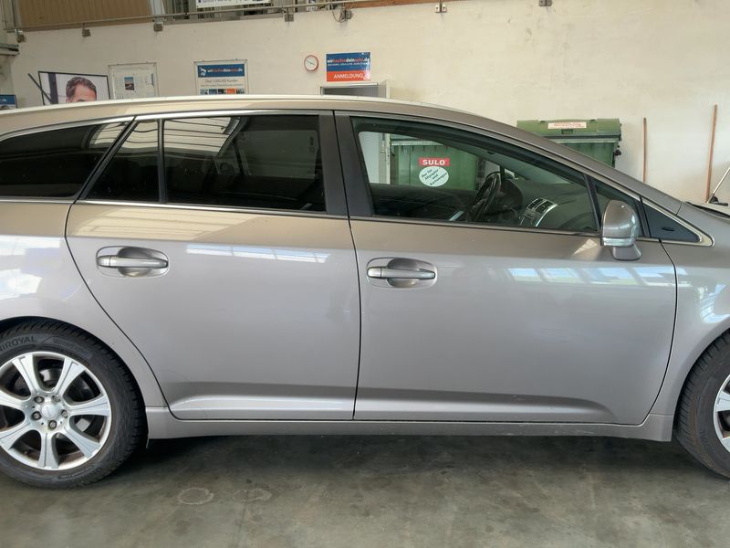 Toyota Avensis 2.2 D-4D Edition 2014 – снимка 10