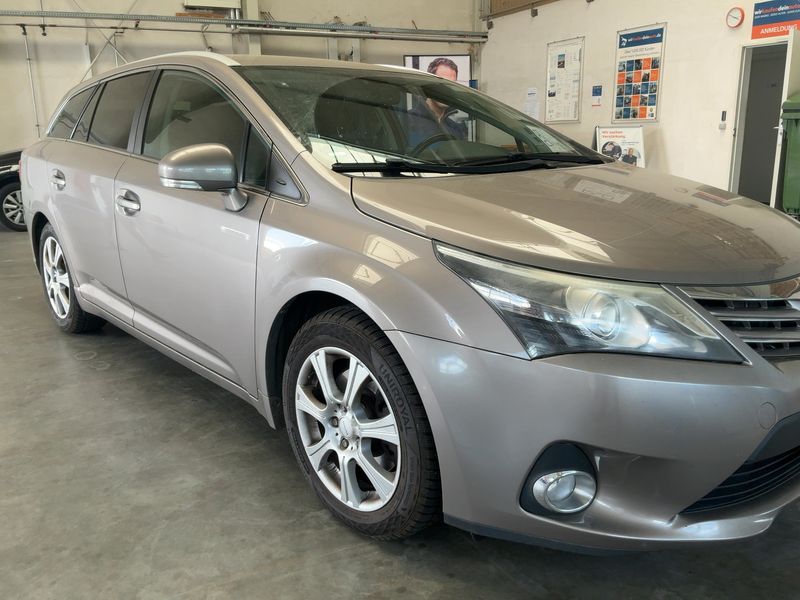 Toyota Avensis 2.2 D-4D Edition 2014 – снимка 12