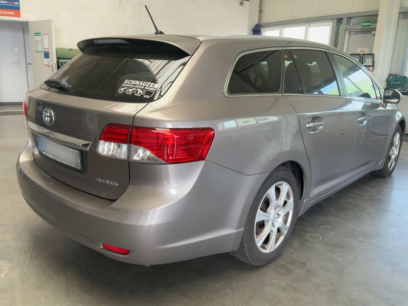 Toyota Avensis 2.2 D-4D Edition 2014 – снимка 8
