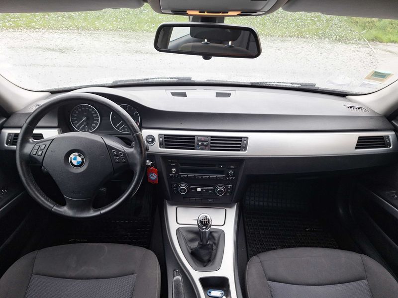 BMW 3er 320d EfficientDynamics Premiere 2011 – снимка 11