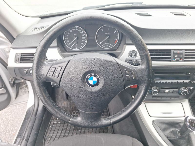 BMW 3er 320d EfficientDynamics Premiere 2011 – снимка 42