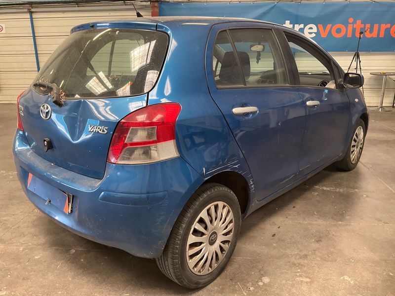 Toyota Yaris 1.4 D-4D 2011 – снимка 2