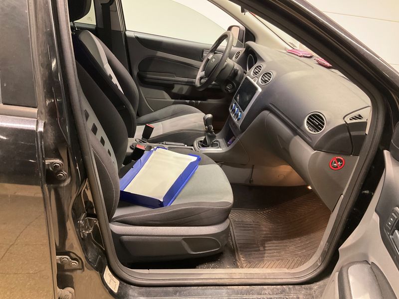 Ford Focus 1.6 Style+ 2010 – снимка 3