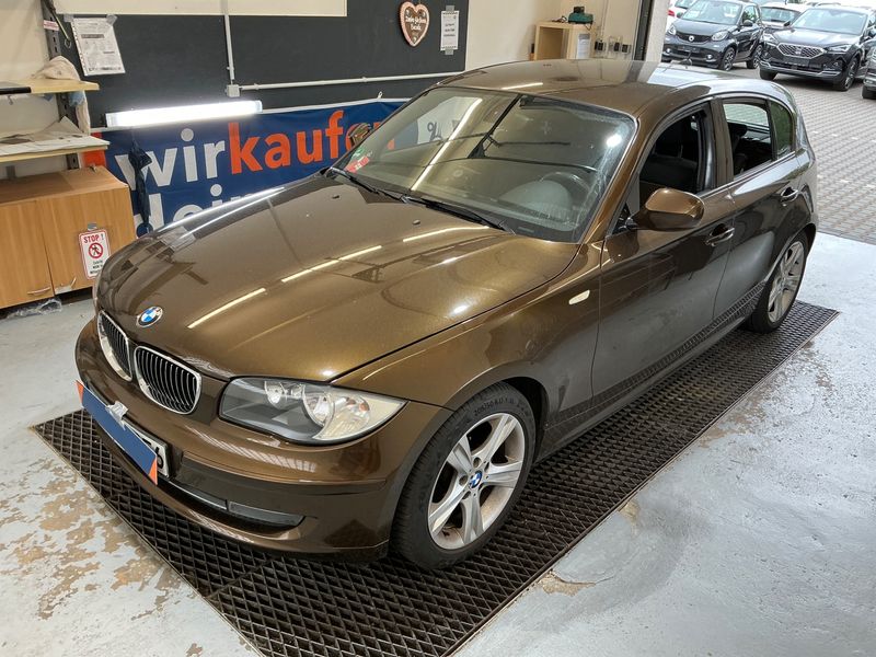 BMW 1er 118i 2010 – снимка 1