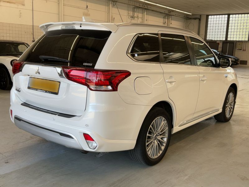 Mitsubishi Outlander 2.4 PHEV Instyle 4WD 2019 – снимка 8