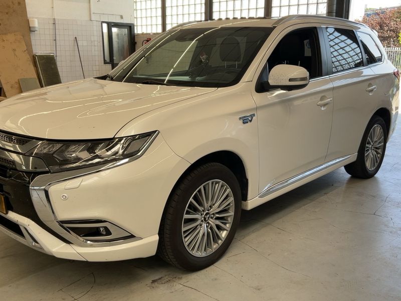 Mitsubishi Outlander 2.4 PHEV Instyle 4WD 2019 – снимка 2