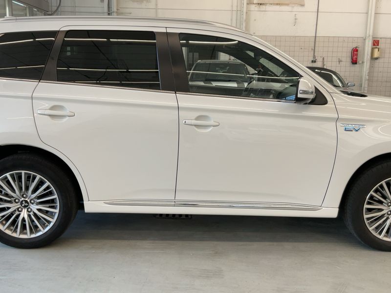 Mitsubishi Outlander 2.4 PHEV Instyle 4WD 2019 – снимка 10