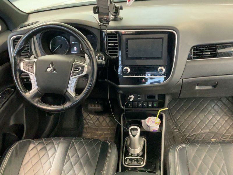 Mitsubishi Outlander 2.4 PHEV Instyle 4WD 2019 – снимка 17