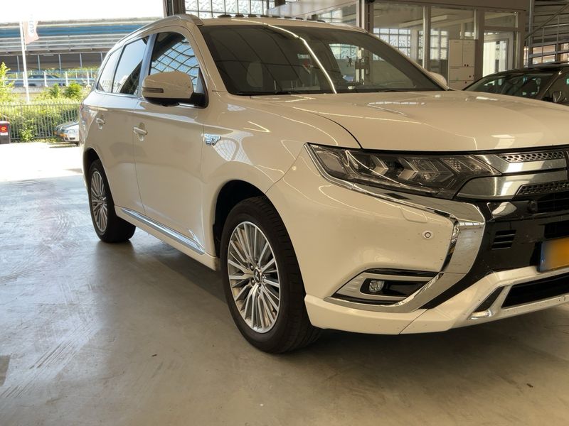 Mitsubishi Outlander 2.4 PHEV Instyle 4WD 2019 – снимка 12