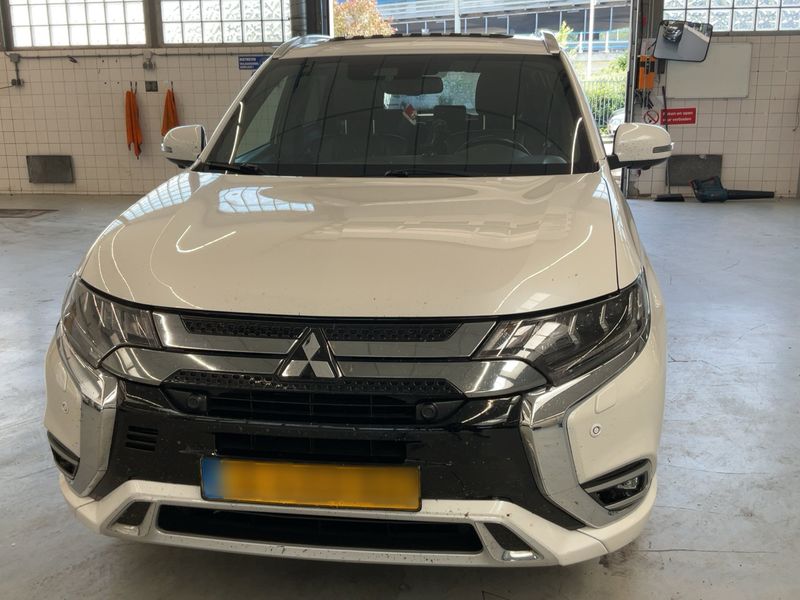 Mitsubishi Outlander 2.4 PHEV Instyle 4WD 2019 – снимка 14