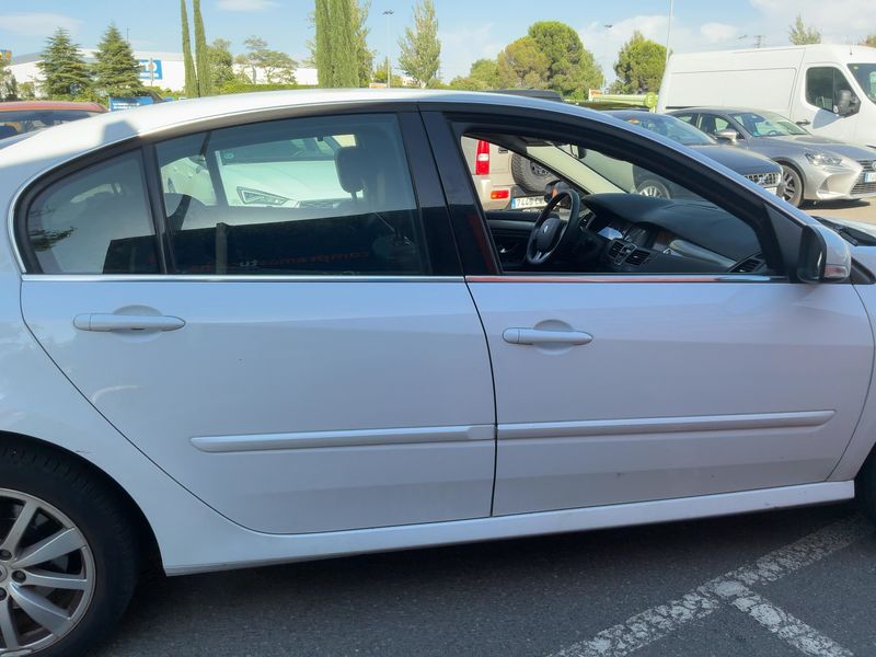 Renault Laguna 2.0 dCi Dynamique TomTom 2011 – снимка 10