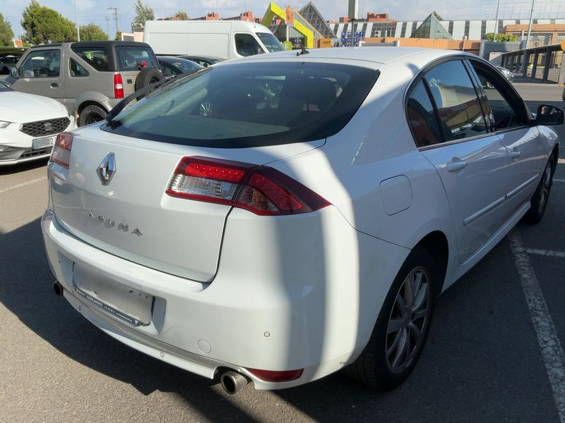 Renault Laguna 2.0 dCi Dynamique TomTom 2011 – снимка 8