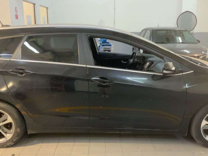 Hyundai i30 1.6 CRDi Go! 2016 – снимка 10