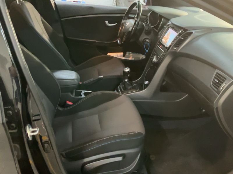 Hyundai i30 1.6 CRDi Go! 2016 – снимка 16