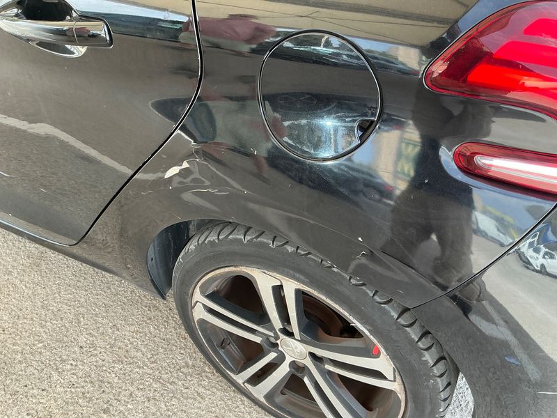 Peugeot 208 1.6 Blue-HDi GT Line 2016 – снимка 31
