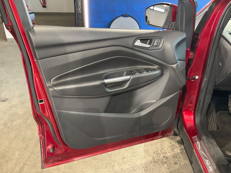 Ford Kuga 1.5 EcoBoost Titanium 2018 – снимка 30