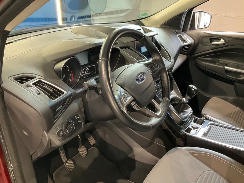 Ford Kuga 1.5 EcoBoost Titanium 2018 – снимка 31