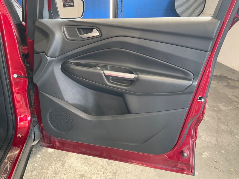Ford Kuga 1.5 EcoBoost Titanium 2018 – снимка 25