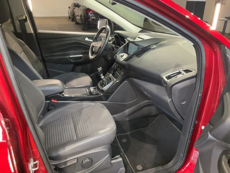 Ford Kuga 1.5 EcoBoost Titanium 2018 – снимка 16