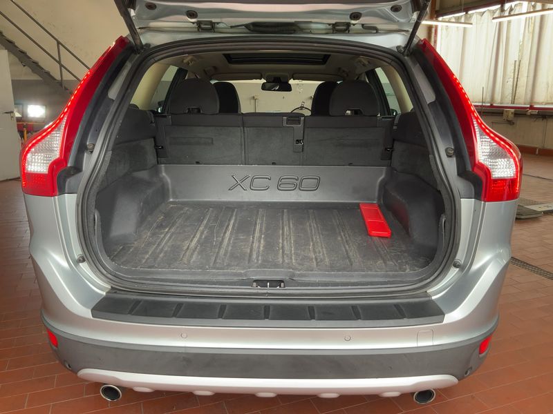 Volvo XC60 2.4 D5 Momentum AWD 2009 – снимка 15