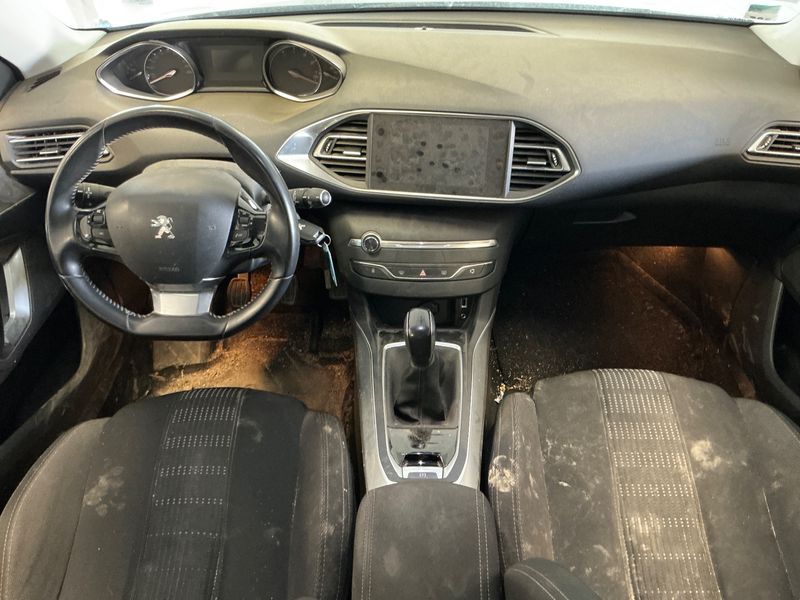 Peugeot 308 1.2 e-THP Allure 2015 – снимка 17
