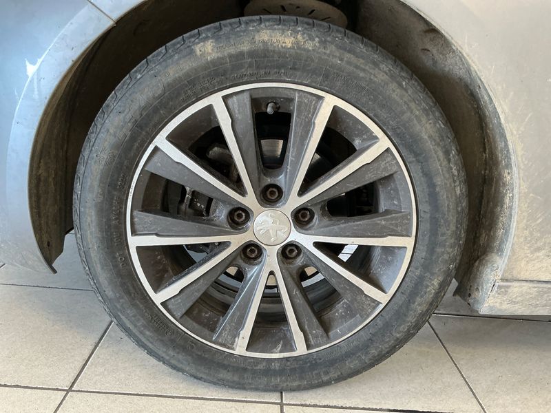 Peugeot 308 1.2 e-THP Allure 2015 – снимка 3