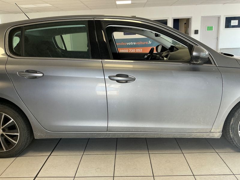 Peugeot 308 1.2 e-THP Allure 2015 – снимка 10