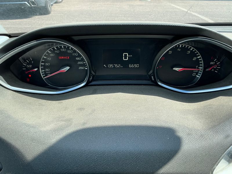 Peugeot 308 1.2 e-THP Allure 2015 – снимка 18